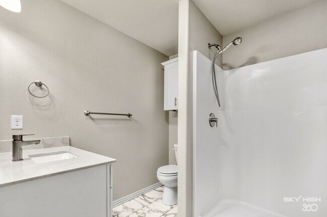 Building Photo - 532 Highland Ave