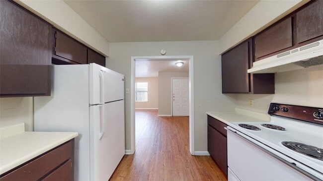 Building Photo - 2807 Longmire Dr