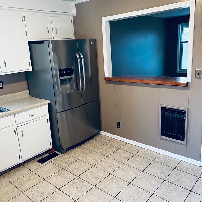 Building Photo - 909 Lucas Ln