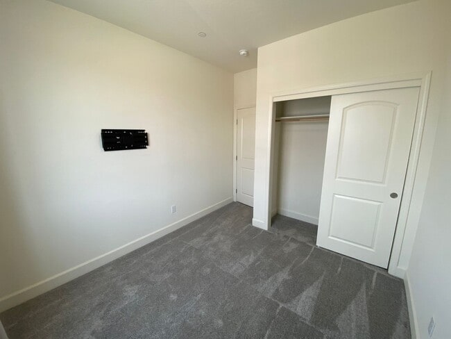 Building Photo - Charming home located in Arbor Gates community. Coming soon!