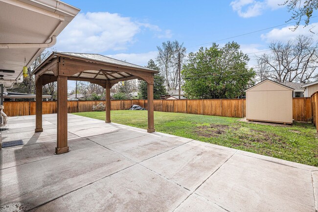 Building Photo - Updated Five-Bedroom Brick Ranch in the He...