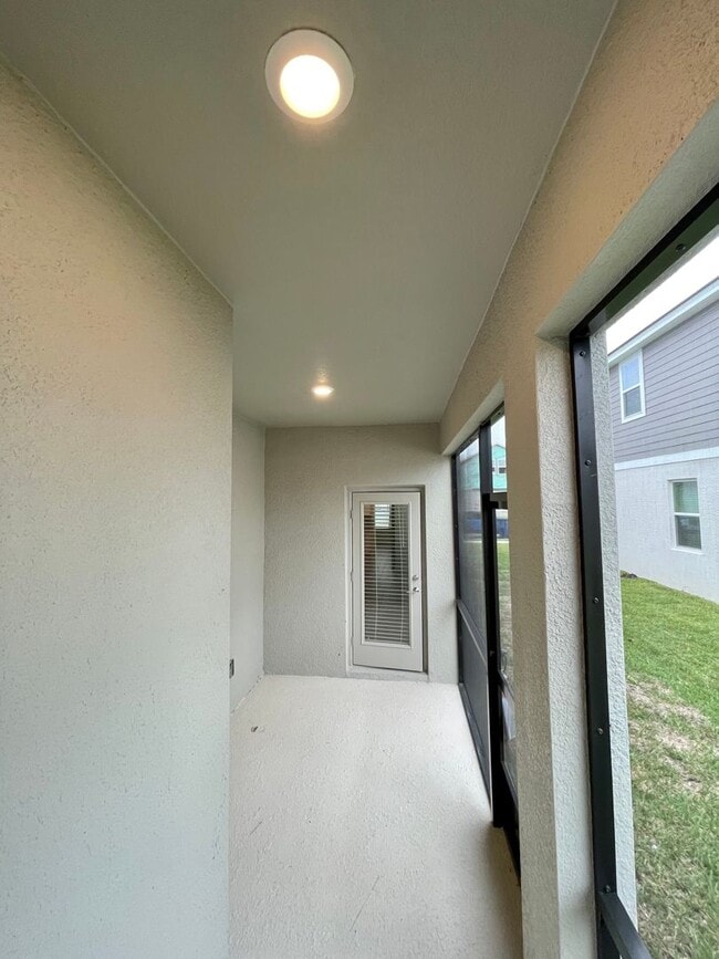 Building Photo - 4 bedroom 3.5 bath Solar Panels, The Cove at Waterside, LIKE NEW!