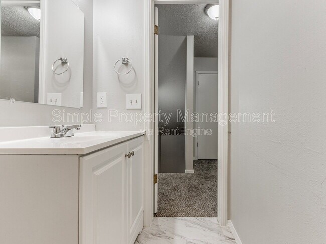 Building Photo - 8508 Candlewood Dr