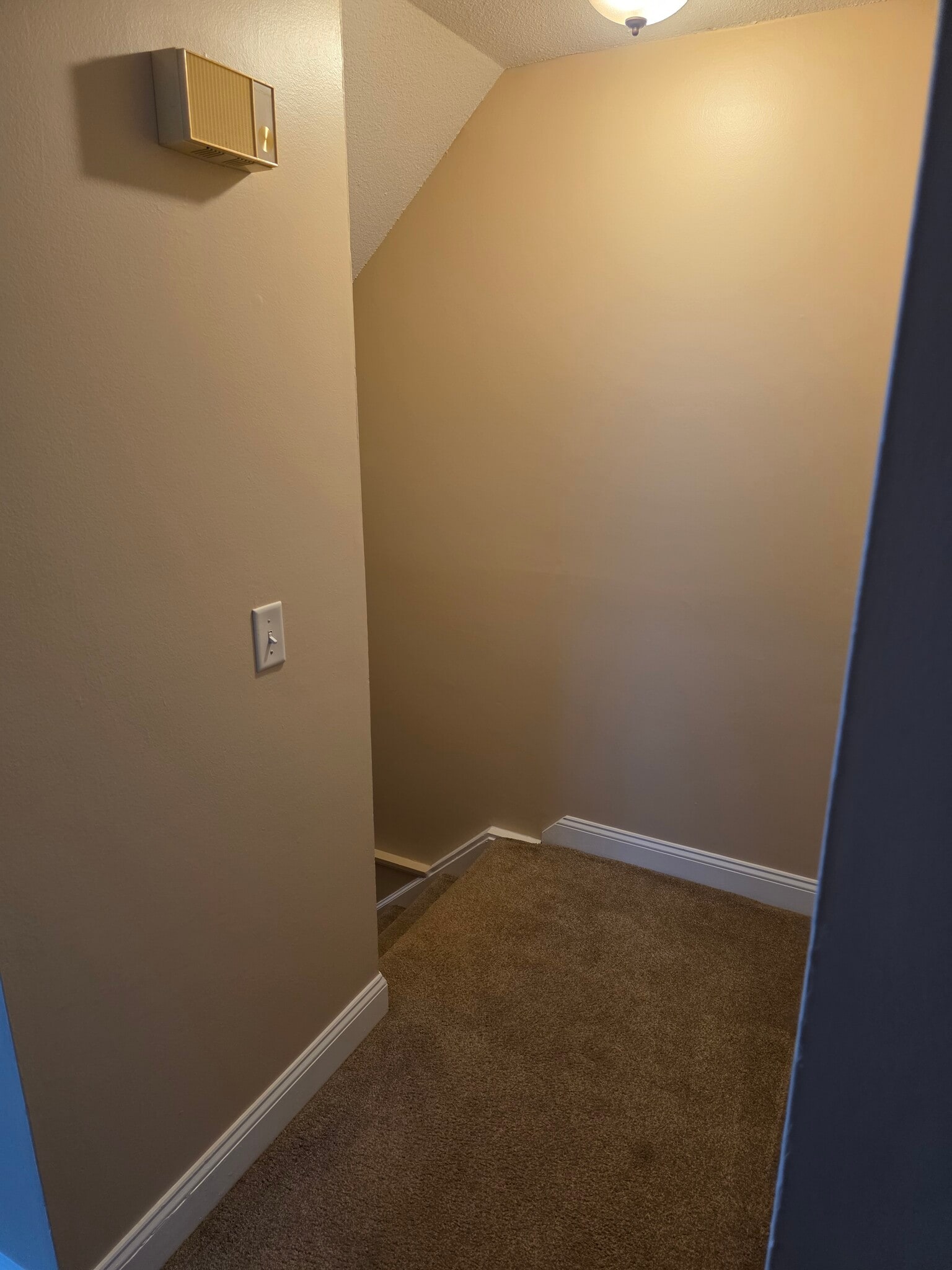 Building Photo - 65 Valley St