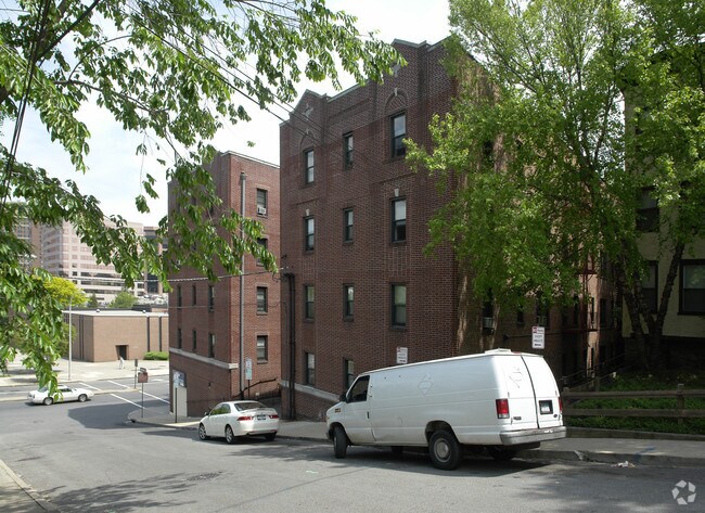 Building Photo - 82 Bank St