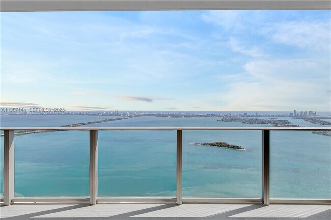 Building Photo - 700 NE 24th St