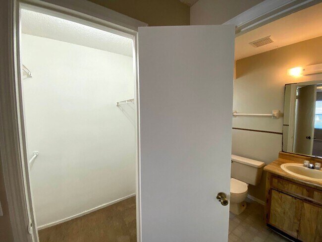 Building Photo - 4148 Pershing Pointe Pl
