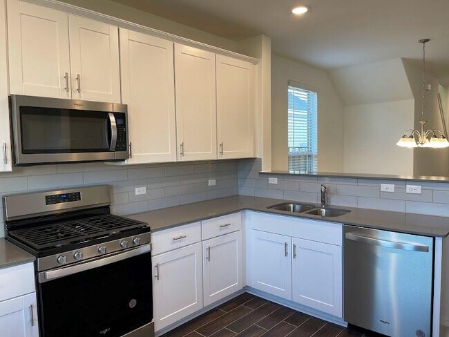 Building Photo - 640 Pickrell Lp