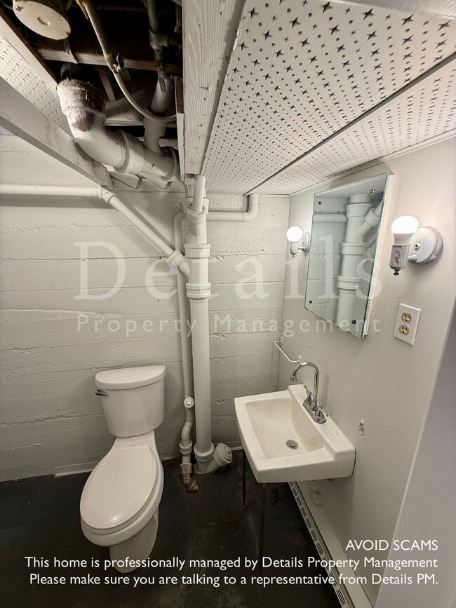 Building Photo - 5 Bedroom 2 Story With Basement!