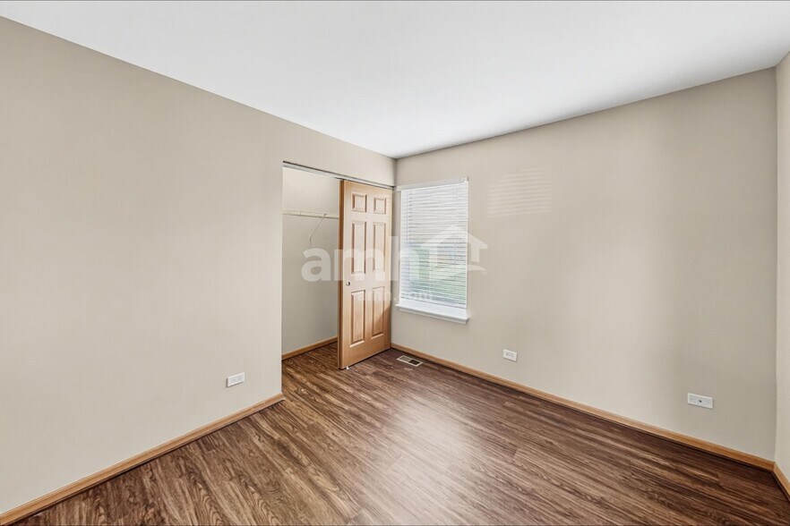 Building Photo - 204 Winding Trl