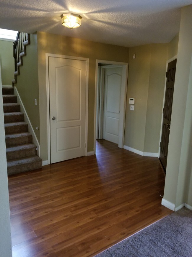 entryway - 19945 Eagle Ridge Ln
