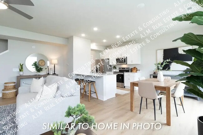 Building Photo - 217 NE Crossing Oaks Ln