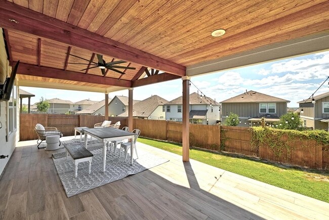 Building Photo - 126 Silktassel Way