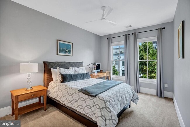 Building Photo - 708 Day Ln