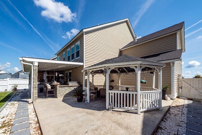 Building Photo - 4 Bedroom, 3.5 Bathroom Home in Summers Co...