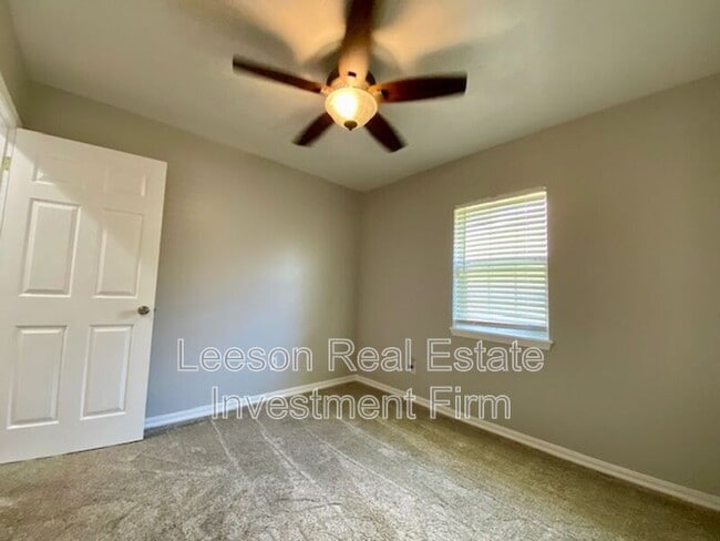 Building Photo - 5842 Bayou Dr