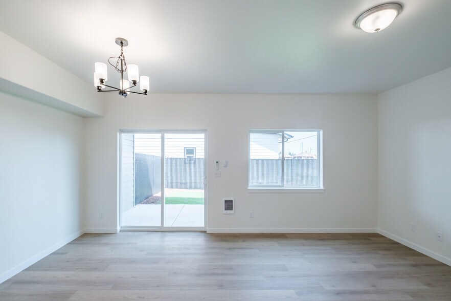 Building Photo - 400 Wagon Wheel Dr