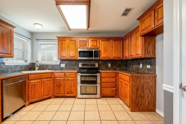 Building Photo - 1410 Tulane Dr