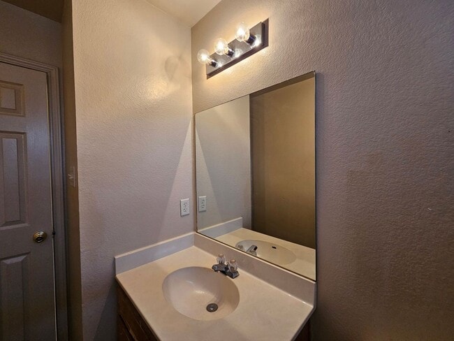 Building Photo - 3407 Toledo Dr