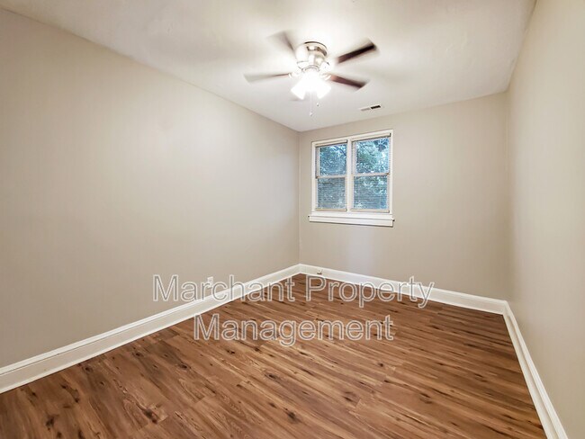 Building Photo - 4 Brookforest Dr