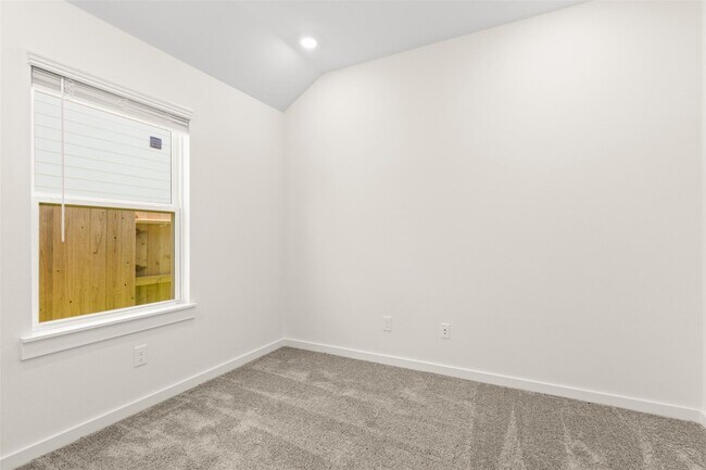 Building Photo - 6643 Escondido Dr