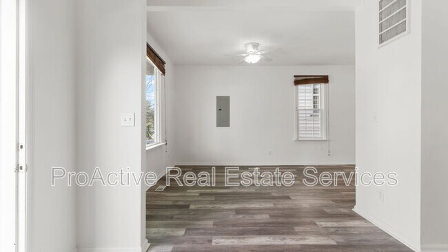 Building Photo - 417 W 30th St