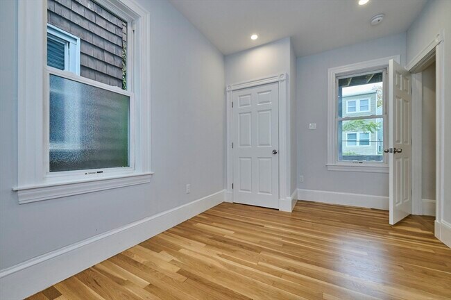 Building Photo - 38 Washburn St