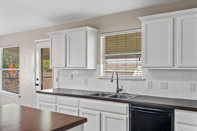 Building Photo - 1612 Rossport Bend