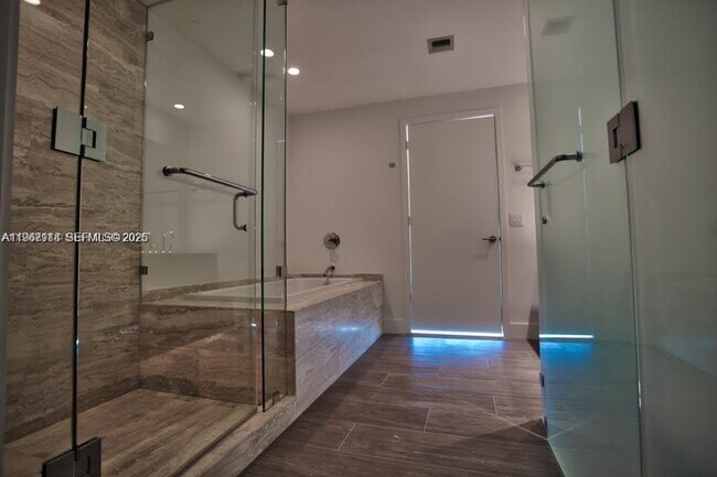 Building Photo - 2900 NE 7th Ave