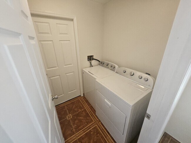 Building Photo - 536 Eagle Pointe S