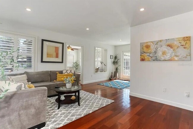 Building Photo - 4014 W Palmira Ave