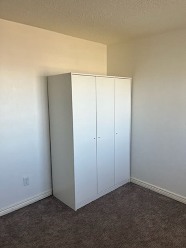 Building Photo - Charming home