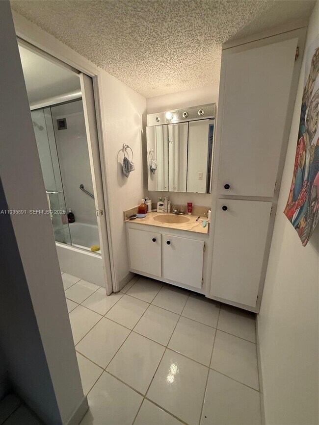 Building Photo - 16909 N Bay Rd