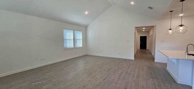 Building Photo - 8422 Bay Oaks Dr