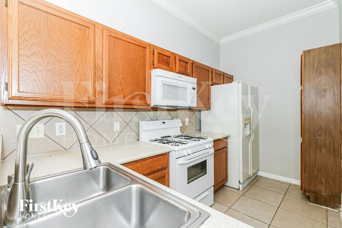 Building Photo - 8518 Pearl Lake Dr