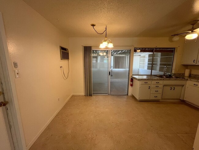 Building Photo - Spacious 3 bed 1 bath plus bonus room! Pet friendly with nice size back yard