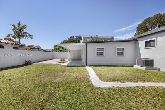 Building Photo - 3640 SW 13th St