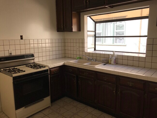 Kitchen - 416 N Orange Grove Ave