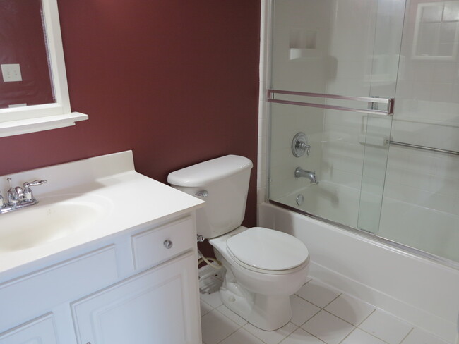 Building Photo - 409 Cary Woods Cir