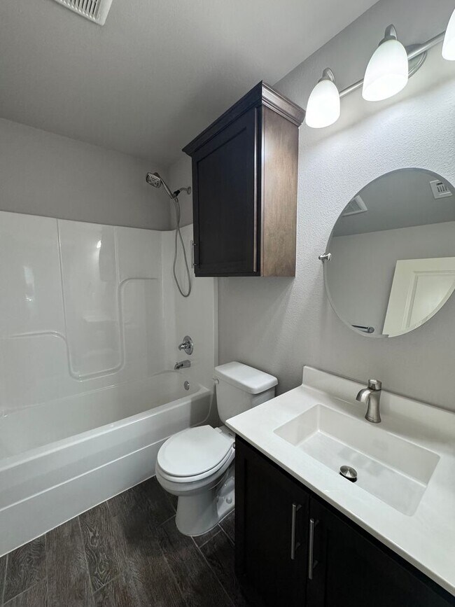 Building Photo - Lovely Southern Reserve 3 Bed 2 Bath - Jen...