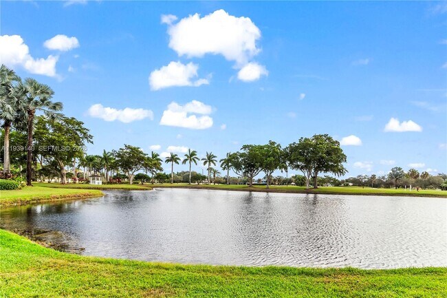 Building Photo - 9001 Jacaranda Ln