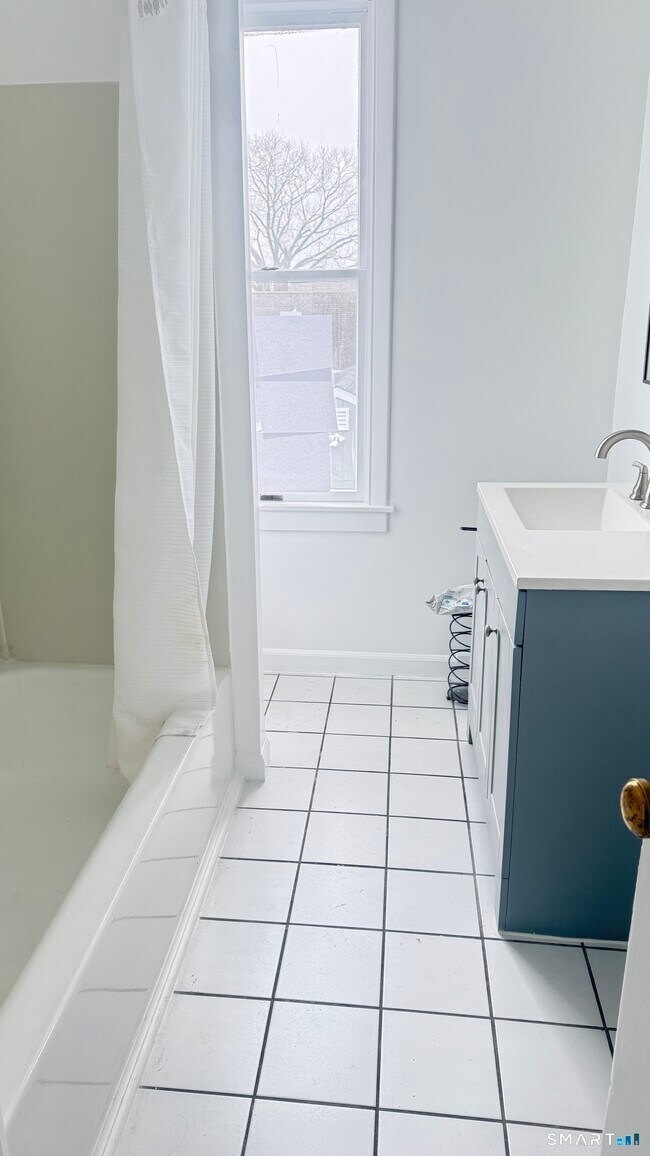 Building Photo - 2 Lowndes Ave