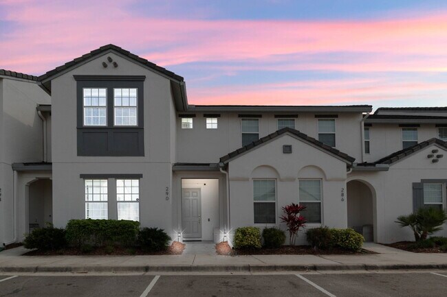 Building Photo - Welcome home to this gorgeous 4 bed 4 bath pool home!
