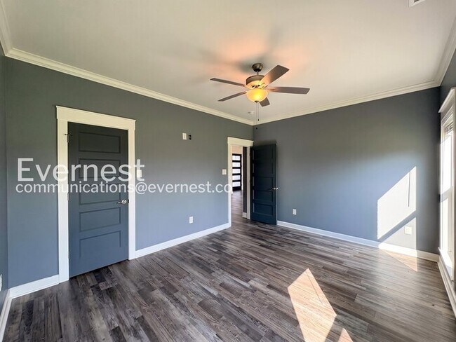 Building Photo - 4-Bed/3.5Bath Home/Available Now!