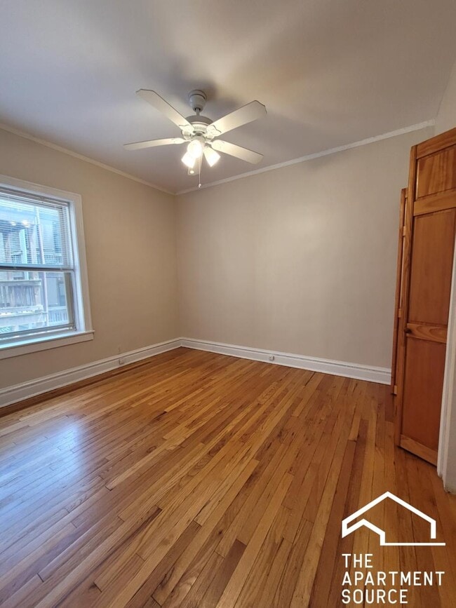 Building Photo - 916 Reba Pl