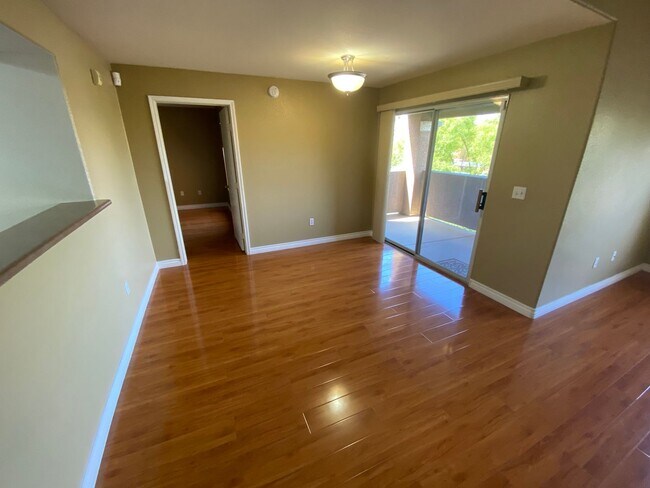 Building Photo - 555 E Silverado Ranch Blvd