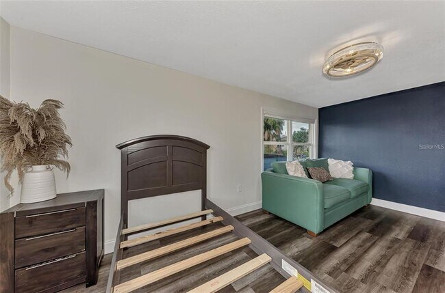 Building Photo - 304 San Carlos Ave