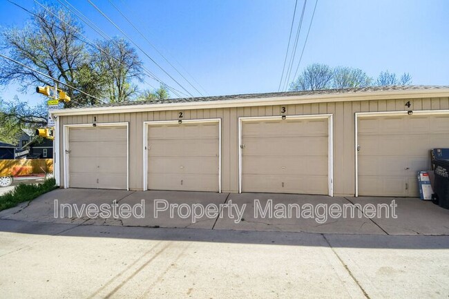 Building Photo - 785 Elm St