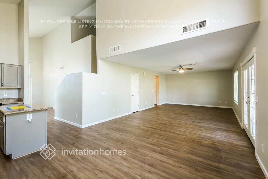 Building Photo - 8614 W Echo Ln