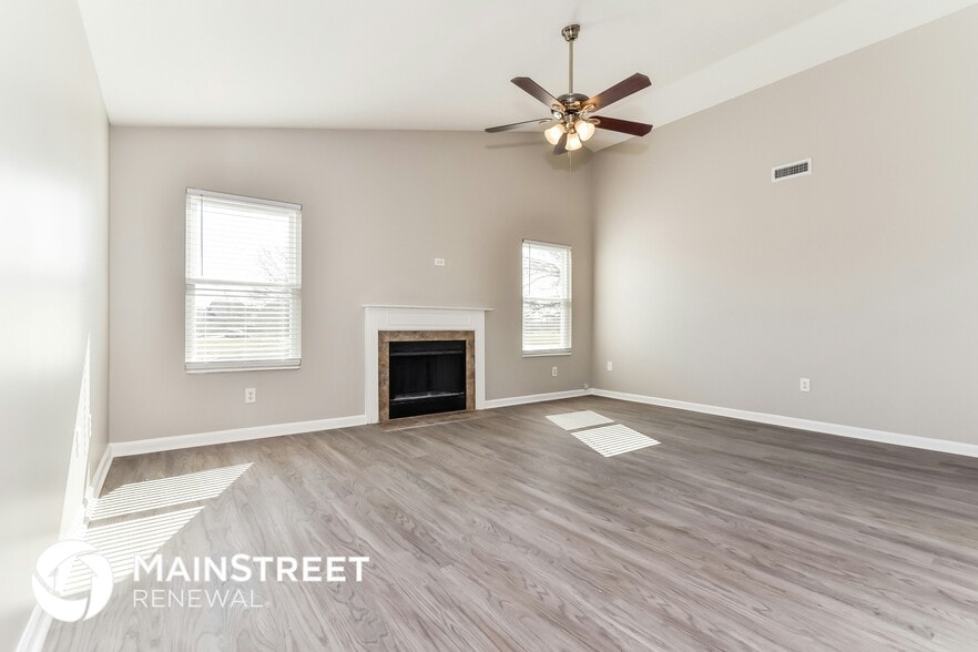 Building Photo - 6415 Hollingsworth Dr